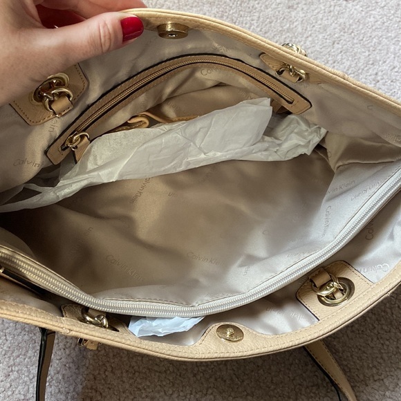 NWOT Calvin Klein Saffiano Tote Leather Beige‎ Handbag - Picture 13 of 14